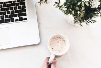 人工智能编程初创公司Cursor洽谈融资20亿美元 估值超过500亿美元